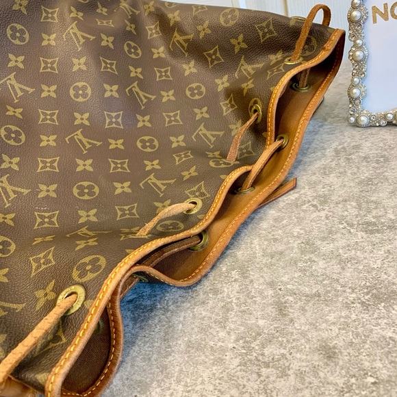 Authentic Louis Vuitton Neo petit GM - Picture 4 of 14